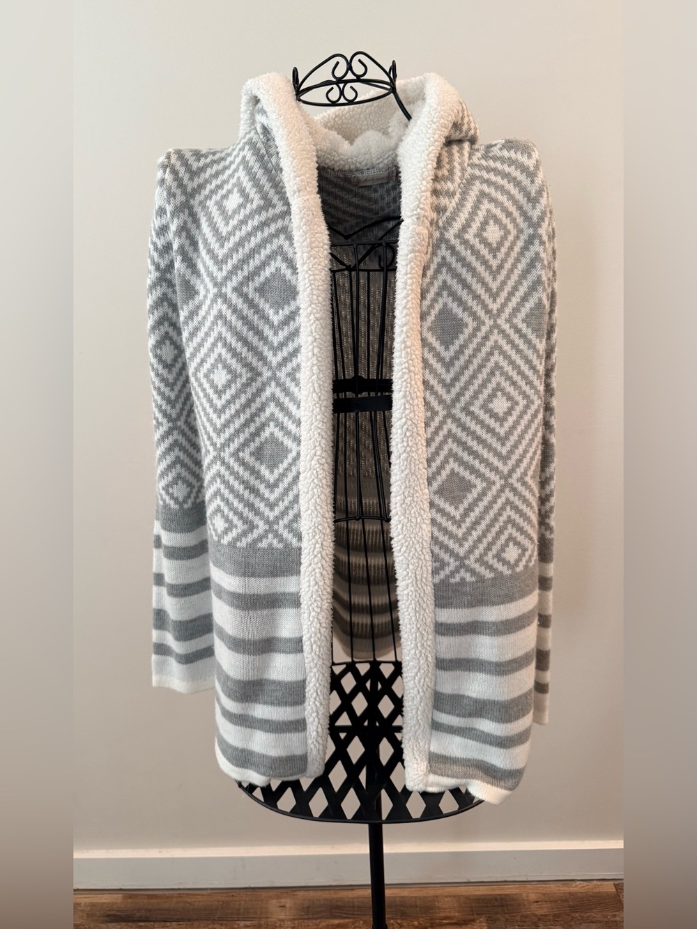 Altar'd State - Sherpa Hooded Geometric Cardigan - M - Gray Cream
